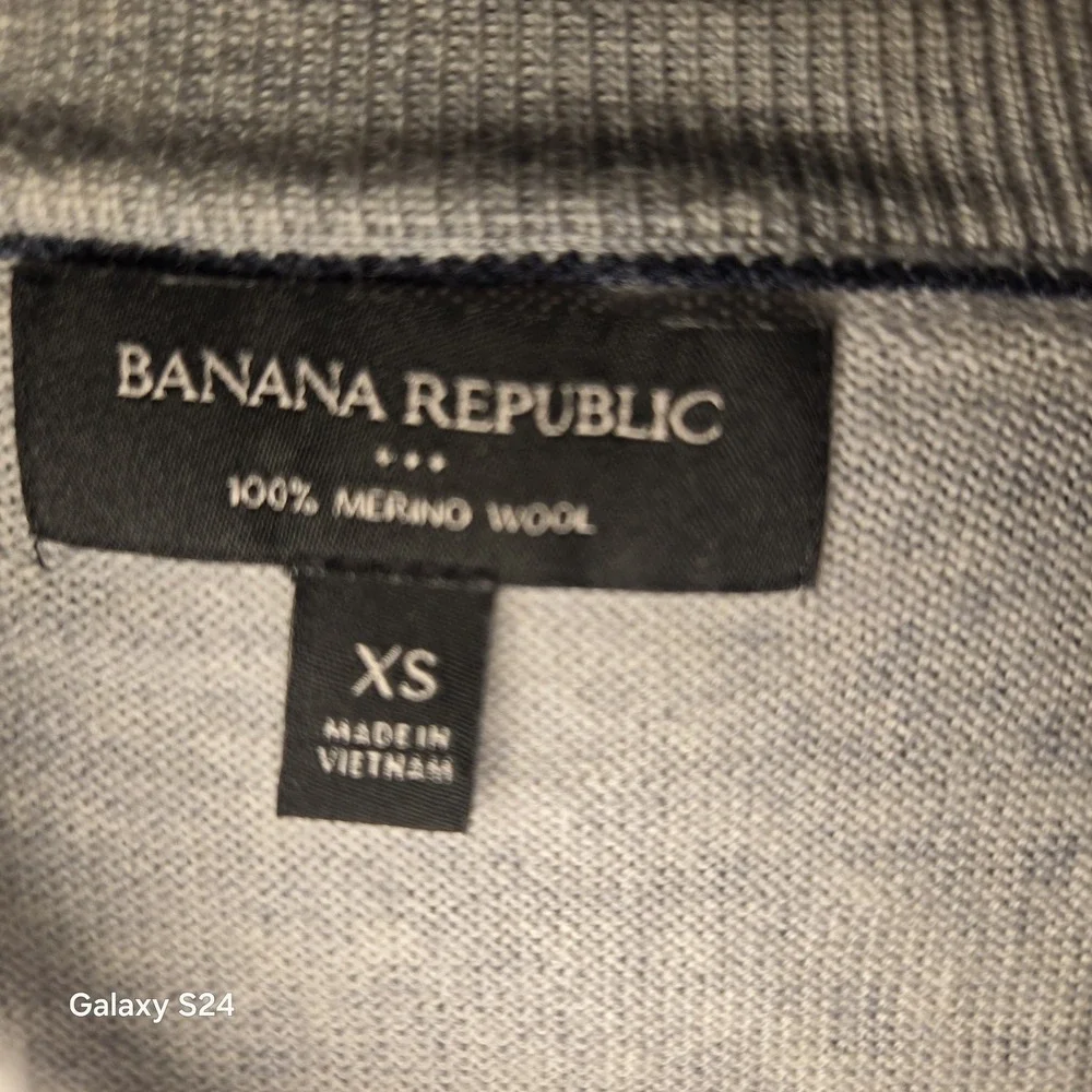 Banana Republic Men's 100% Merino Wool Light Gray Crew Neck Pullover Size‎ XS